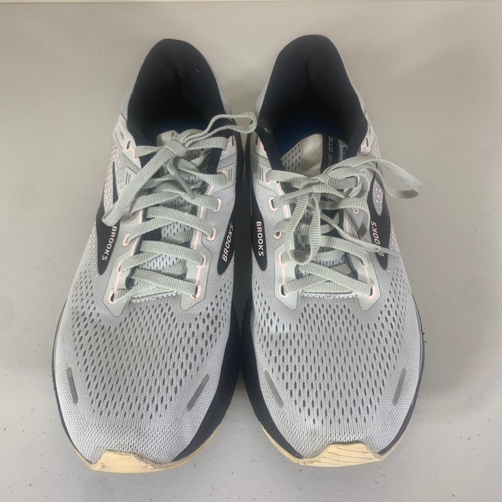 Brooks Adrenaline GTS 22 White and Black Athletic Shoes - Picture 4 of 12